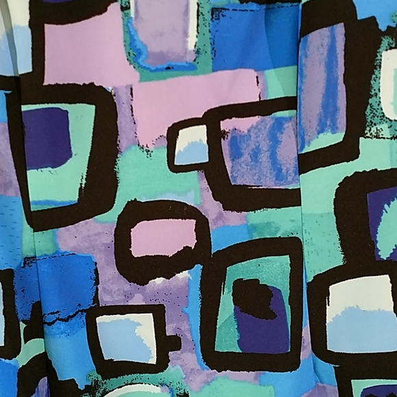 Fun and funky shift dress with keyhole neckline - Picture 4 of 5